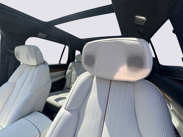 2026 Cadillac VISTIQ AWD 4dr Luxury