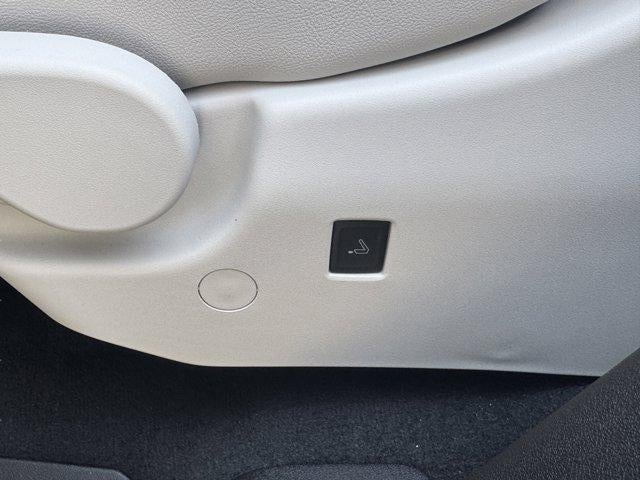 2026 Cadillac VISTIQ AWD 4dr Luxury