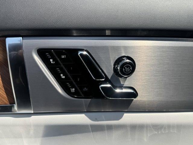 2026 Cadillac VISTIQ AWD 4dr Luxury