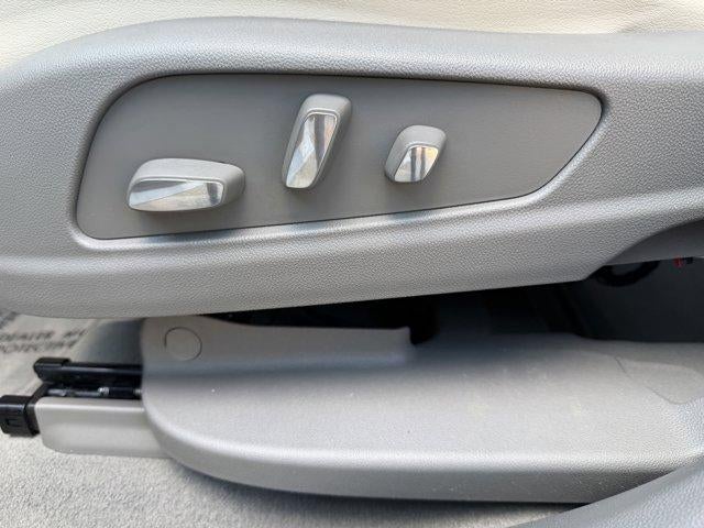 2024 Cadillac XT6 Base