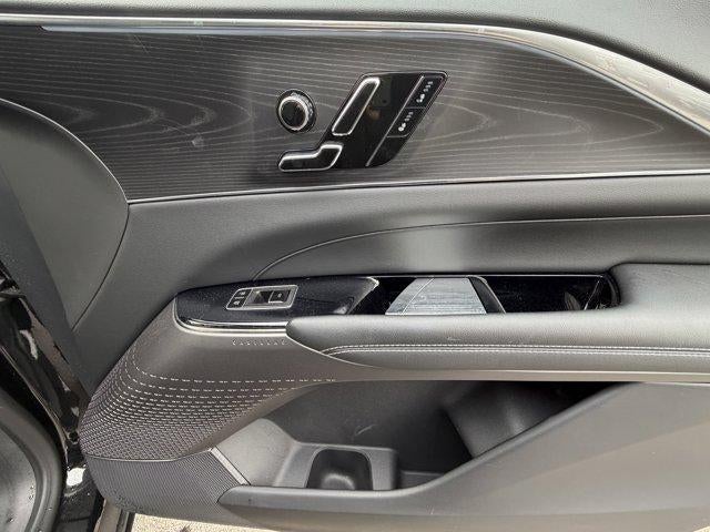 2024 Cadillac LYRIQ Luxury 1