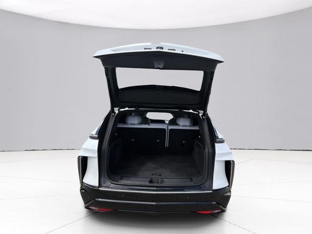 2024 Cadillac LYRIQ Luxury 1