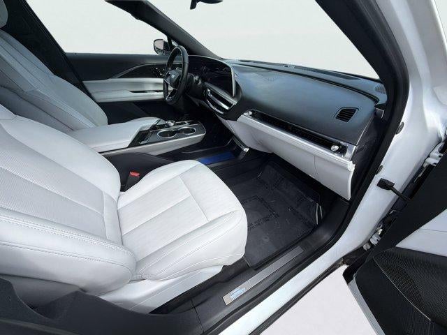 2024 Cadillac LYRIQ Luxury 1