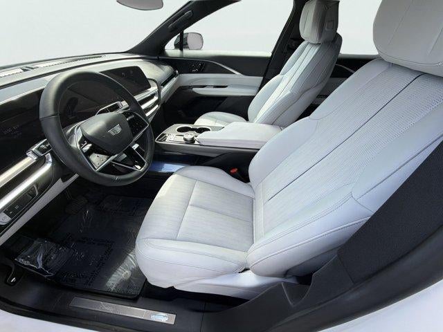 2024 Cadillac LYRIQ Luxury 1