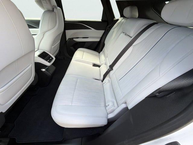 2024 Cadillac LYRIQ Luxury 1