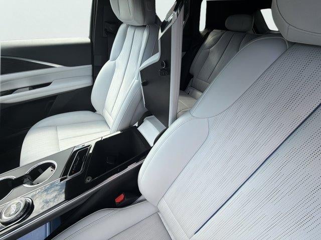 2024 Cadillac LYRIQ Luxury 1