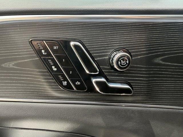 2024 Cadillac LYRIQ Luxury 2