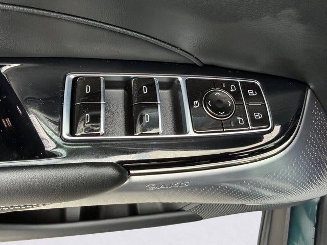 2024 Cadillac LYRIQ Luxury 2