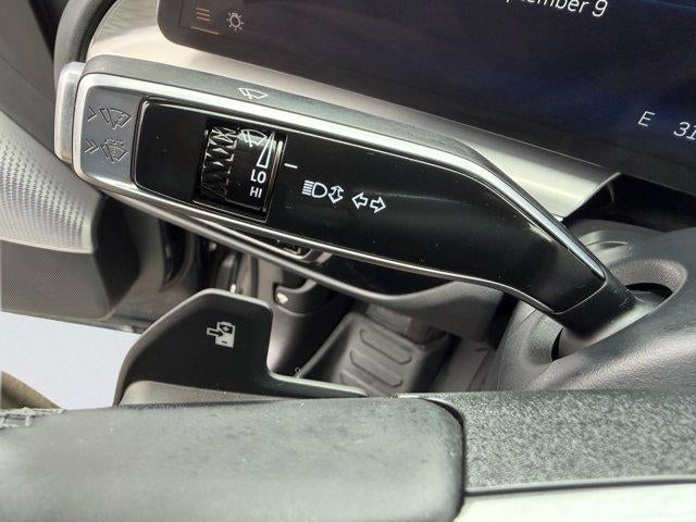 2024 Cadillac LYRIQ Luxury 2