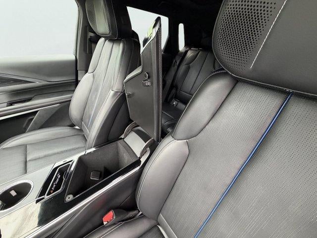 2024 Cadillac LYRIQ Luxury 2