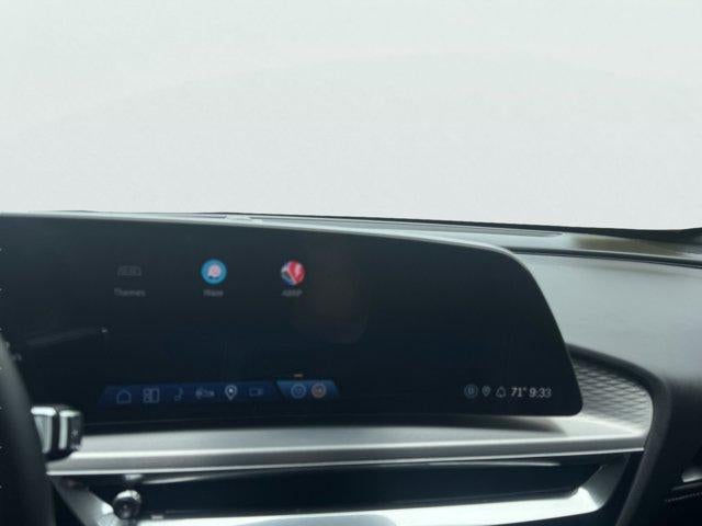 2024 Cadillac LYRIQ Luxury 3