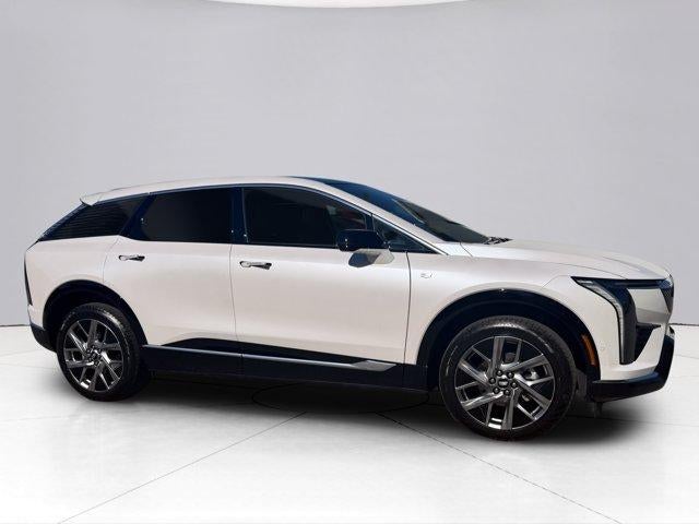 2025 Cadillac OPTIQ Luxury 2