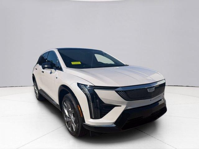 2025 Cadillac OPTIQ Luxury 2