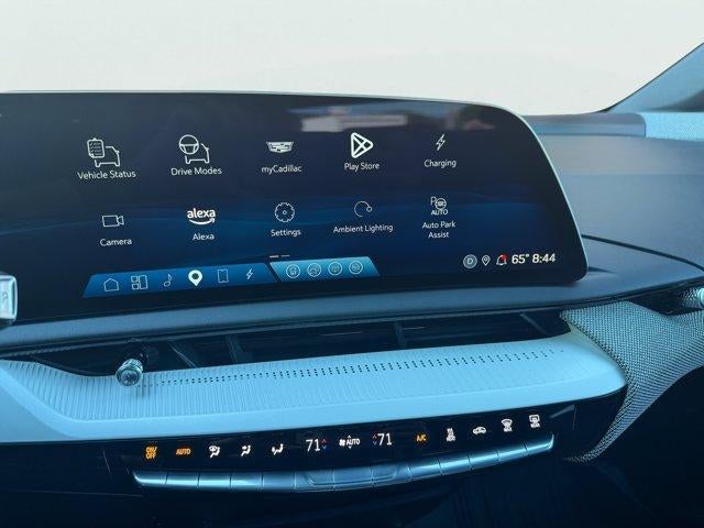 2025 Cadillac OPTIQ Luxury 2