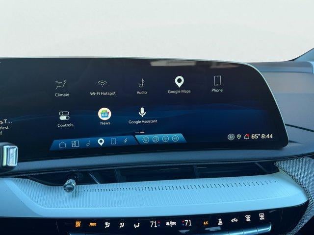 2025 Cadillac OPTIQ Luxury 2
