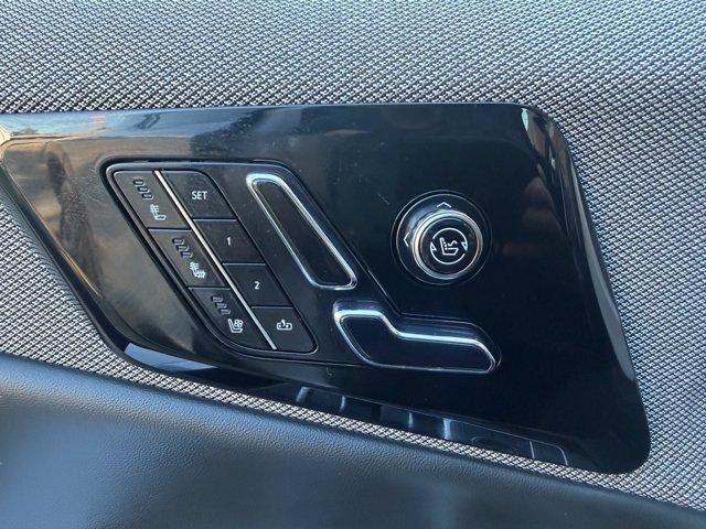 2025 Cadillac OPTIQ Luxury 2