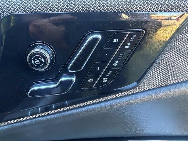 2025 Cadillac OPTIQ Luxury 2