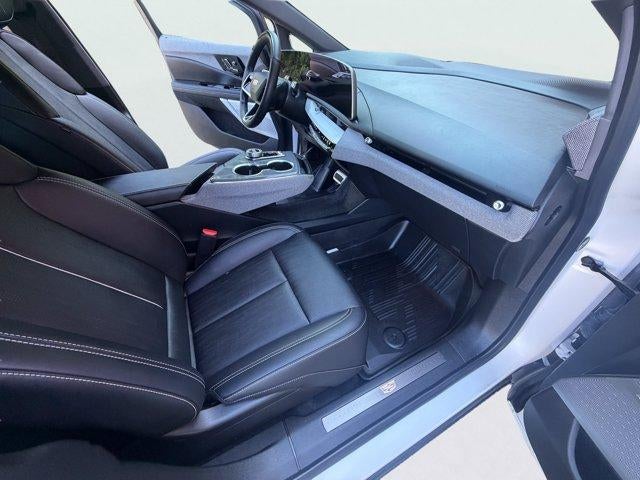 2025 Cadillac OPTIQ Luxury 2