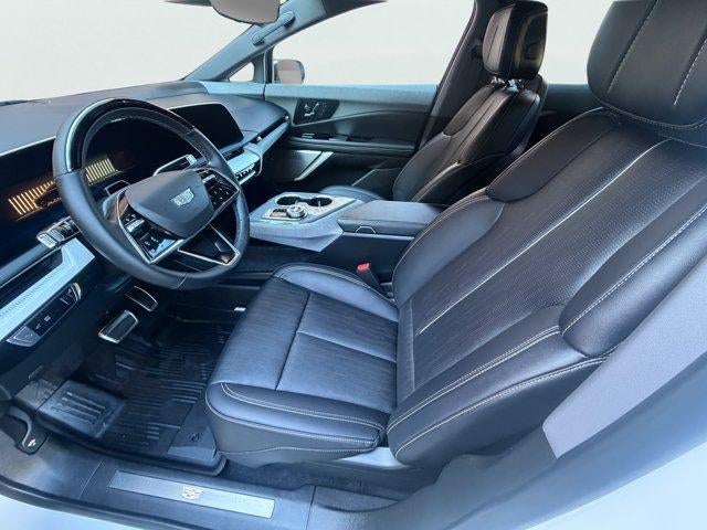 2025 Cadillac OPTIQ Luxury 2