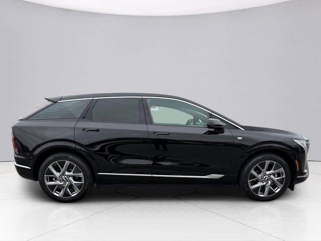 2025 Cadillac OPTIQ Luxury 2