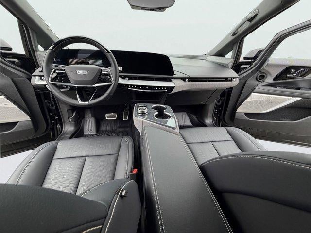 2025 Cadillac OPTIQ Luxury 2