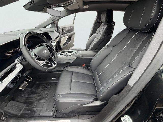 2025 Cadillac OPTIQ Luxury 2